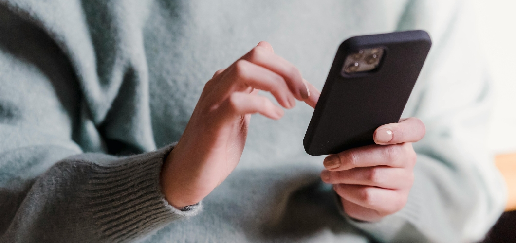 From “Merry Christmas” to Billions of Messages The SMS Story